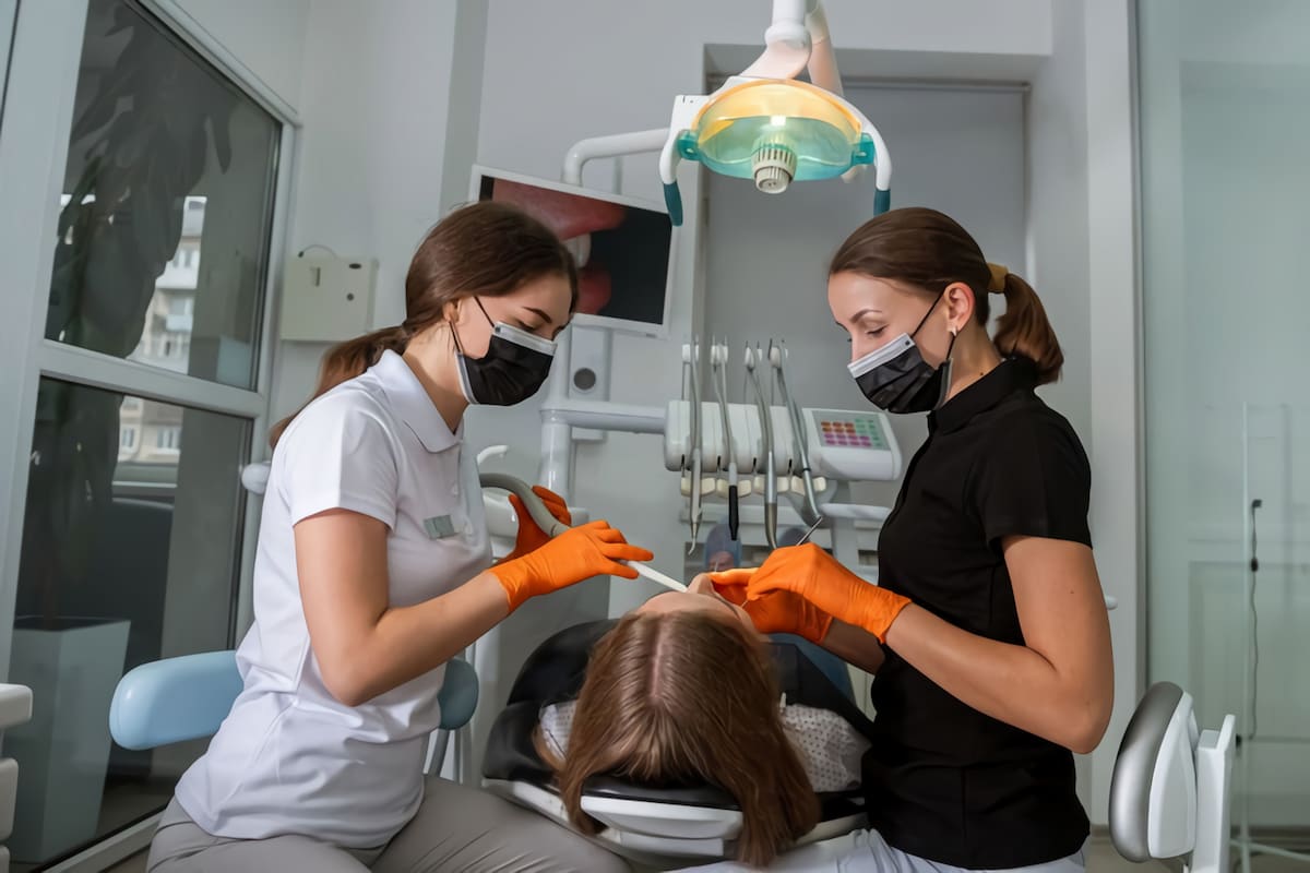 funciones higienista dental